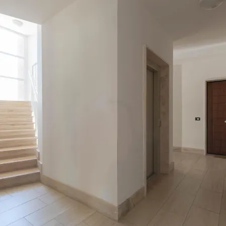 Sandro - Light & Style *